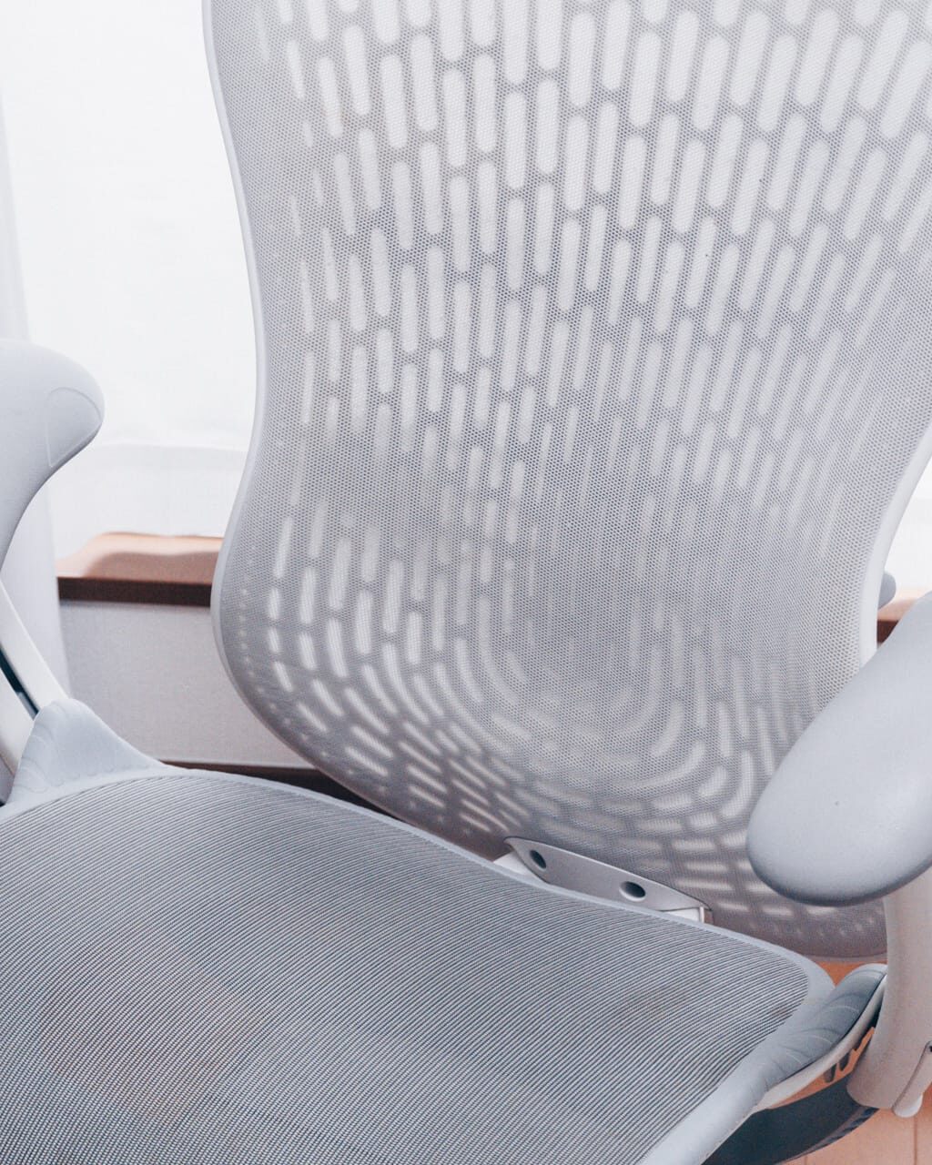 ハーマンミラー ミラ２チェア レビュー／デスクワークが中心の労働環境に合わせた高機能オフィスチェア