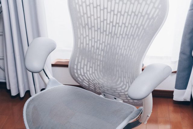 ハーマンミラー ミラ２チェア レビュー／デスクワークが中心の労働環境に合わせた高機能オフィスチェア
