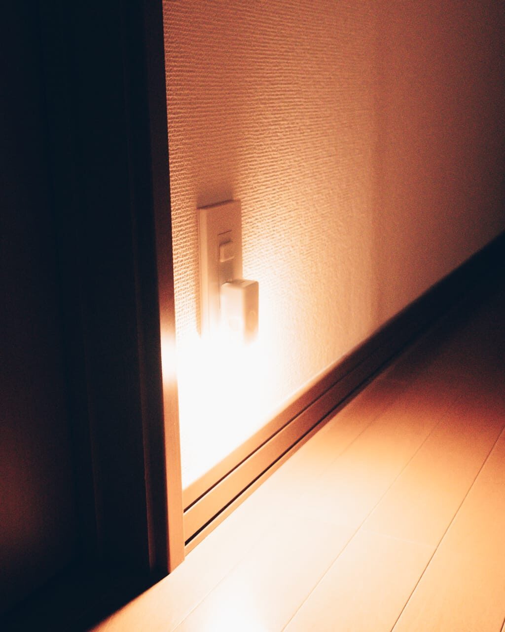 無印良品 LEDセンサーライト レビュー／辺りをほのかに照らしてくれ、夜間の廊下に便利