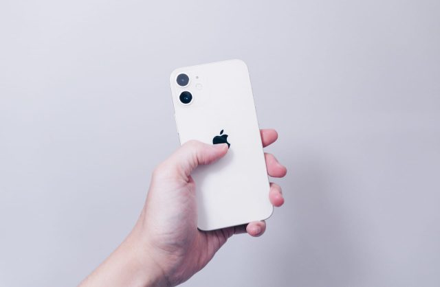 iPhone 12 mini レビュー/手の中に収まるサイズ感が良い