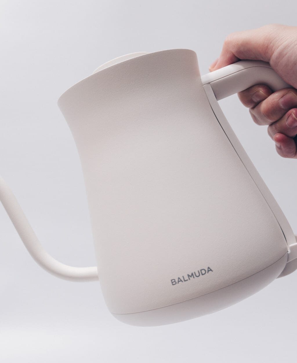 BALMUDA The Pot レビュー／バルミューダが作った電気ケトルは、滑らかなお湯が出るデザインも性能も良い逸品