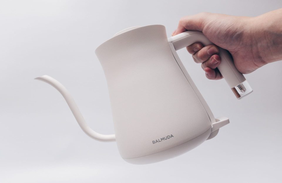 BALMUDA The Pot レビュー／バルミューダが作った電気ケトルは、滑らかなお湯が出るデザインも性能も良い逸品