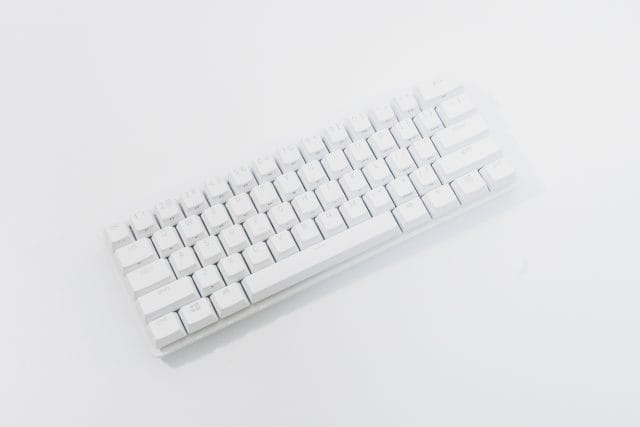 軽い打ち心地と静かな打鍵音。超コンパクトな60%キーボード/Razer Huntsman Mini レビュー