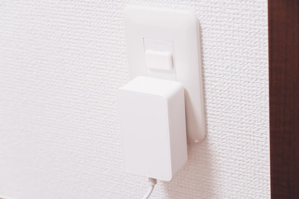 電源アダプタ自体はそこそこの大きさがある