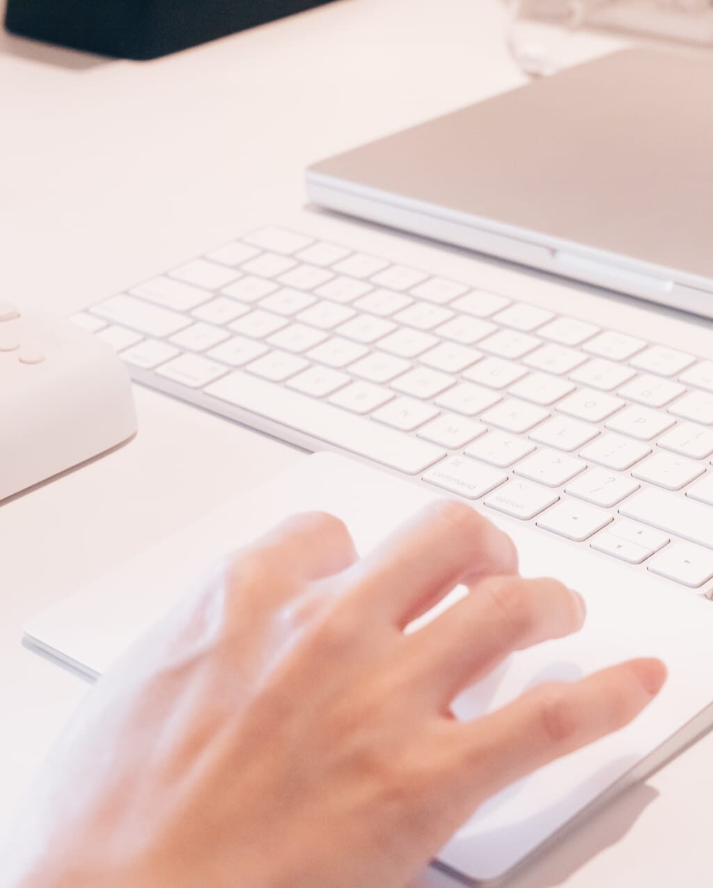 作業効率が大幅にアップする左手デバイス。ワイヤレスでデスクもスッキリ／TourBox Elite レビュー