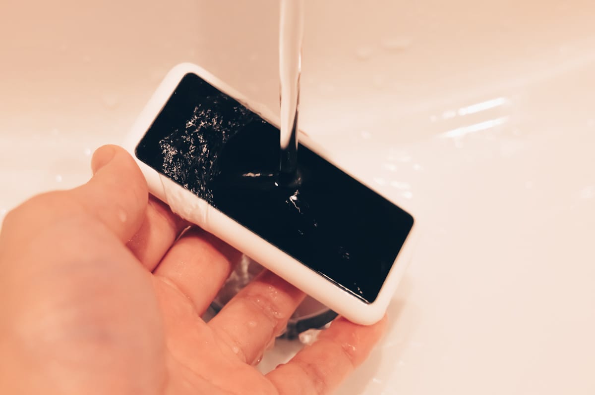 水洗いの後、自然乾燥させれば粘着力が復活