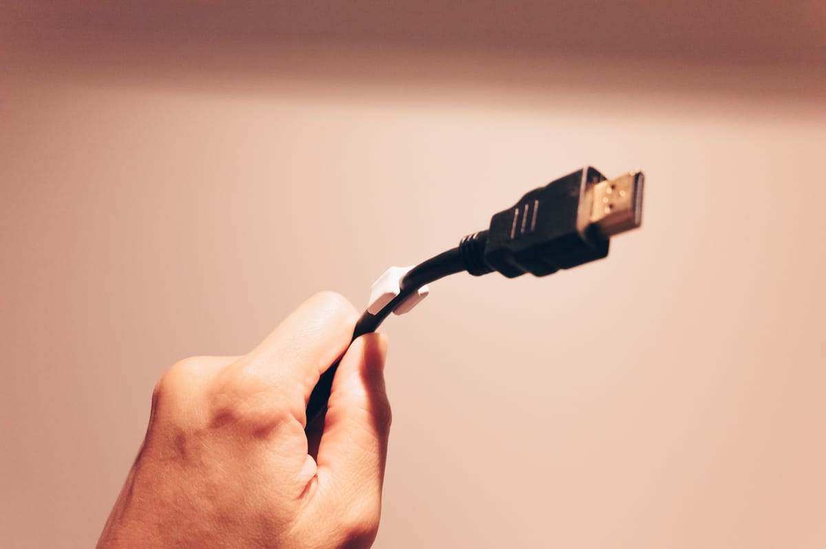 直径6mmのHDMIケーブルは流石にきつそう