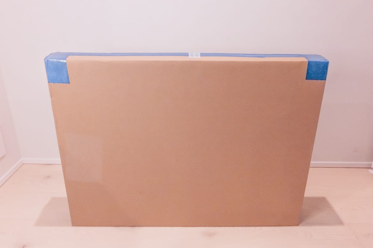 Atmoph WIndow 2が入ったダンボール