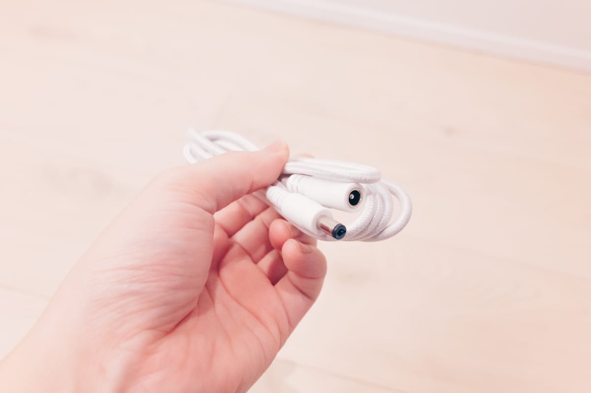 付属の電源ケーブル