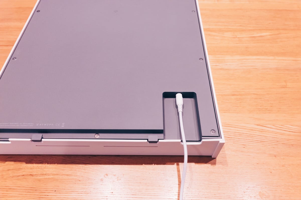 電源ケーブルを繋ぐ