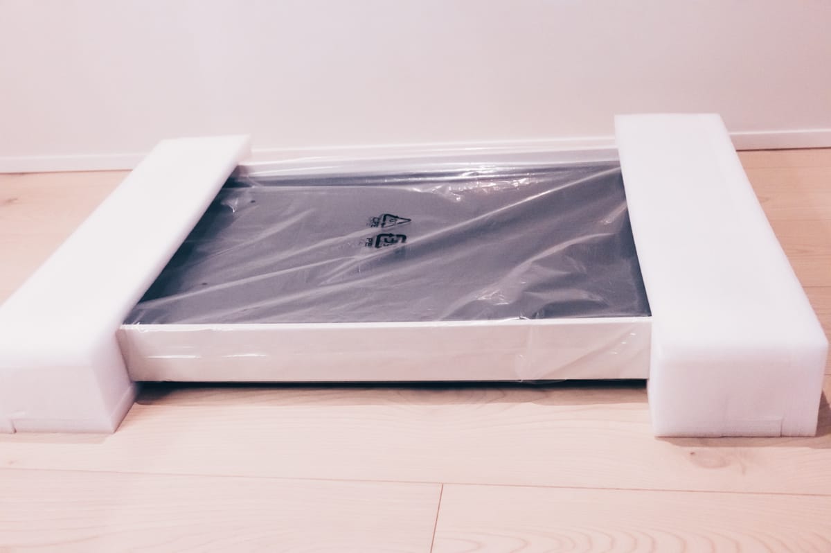 Atmoph WIndow 2が梱包されている様子