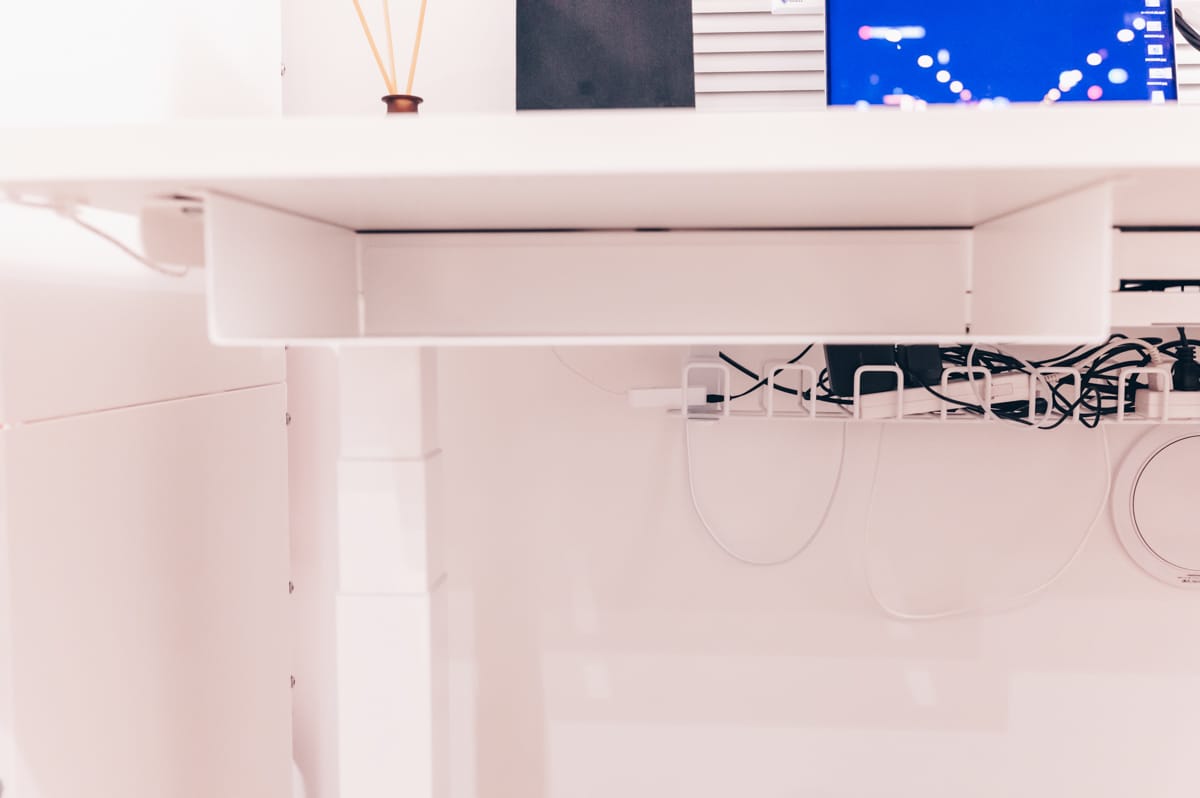 両面テープでも一応は付くが…