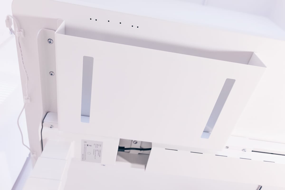 白い本体はデスクとの相性も良い