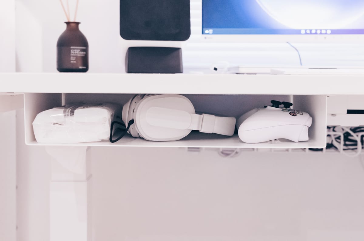 ティッシュやヘッドホンなどを入れてみた様子