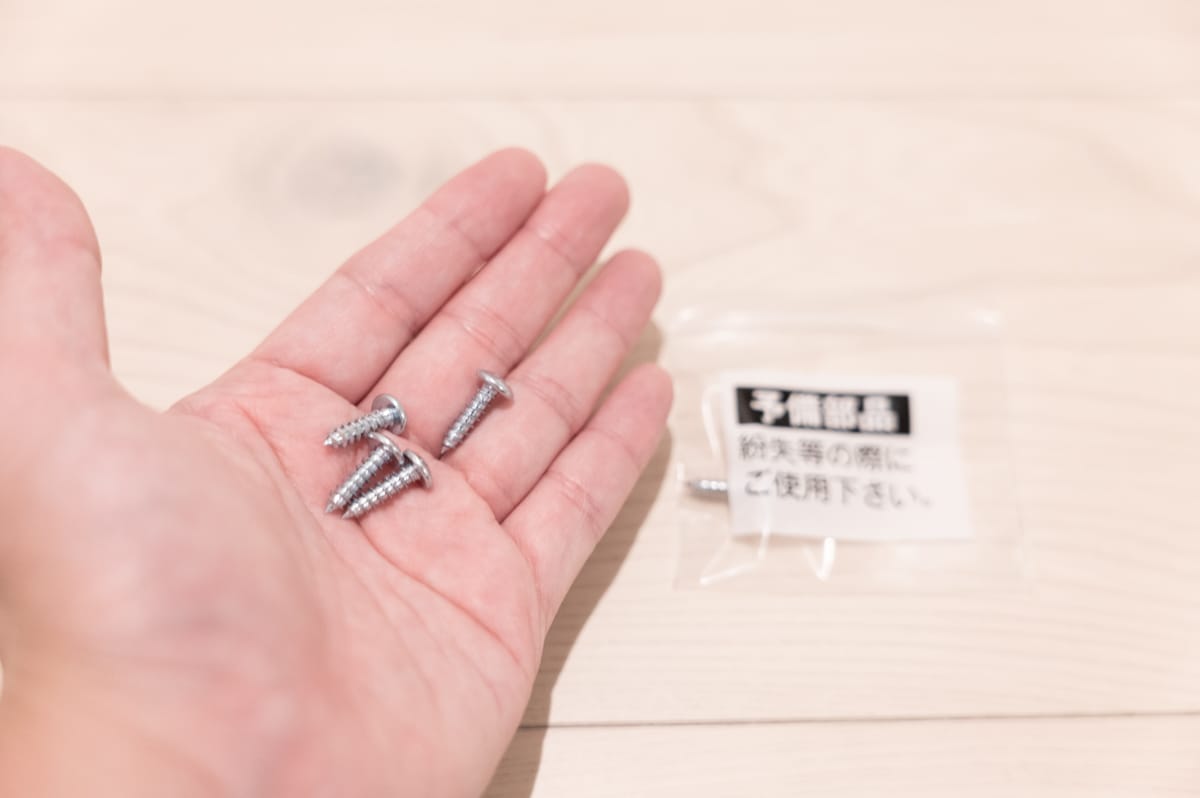 付属の木ネジ