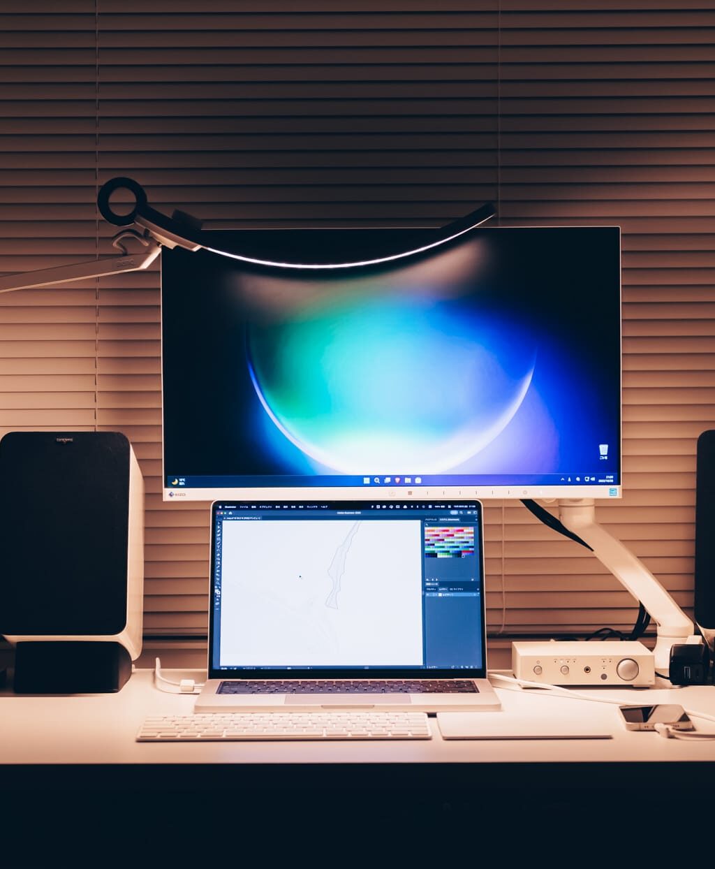 BenQ WiT アイケアLEDデスクライト レビュー／目に優しくモダンなデザインのデスクライト