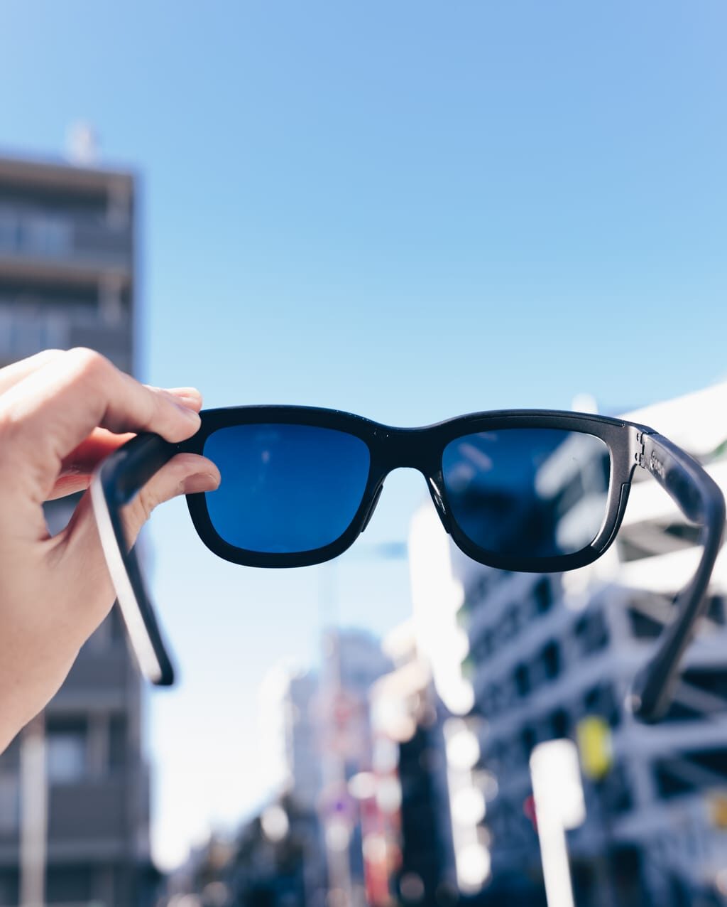 Dusk Lite＋ワイヤレス充電ケース レビュー／アプリやボタンで瞬時に明るさを変更できるスマートなサングラス