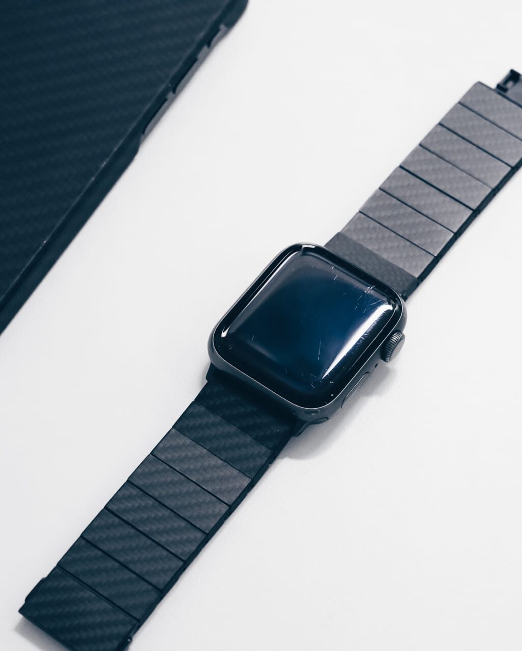 PITAKA Apple Watchバンド レビュー／重厚な見た目とは裏腹に驚くほど軽いカーボンファイバー製バンド