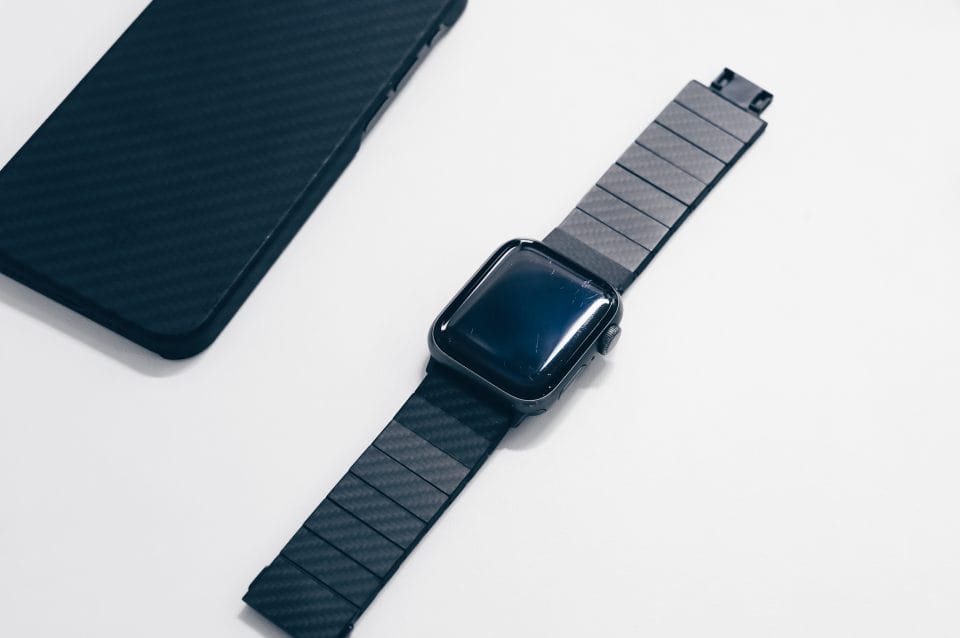 PITAKA Apple Watchバンド レビュー／重厚な見た目とは裏腹に驚くほど軽いカーボンファイバー製バンド