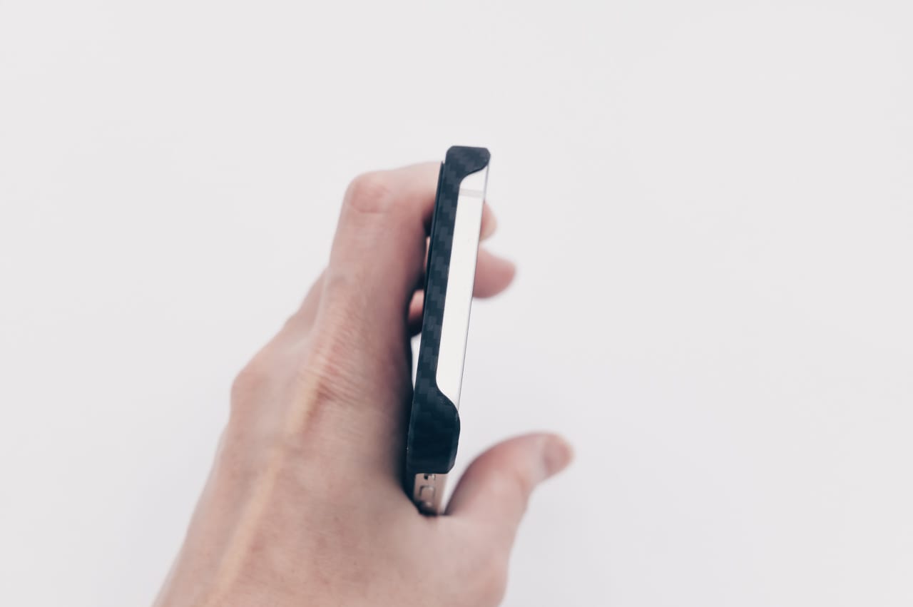 スマホ本体上部も空いている