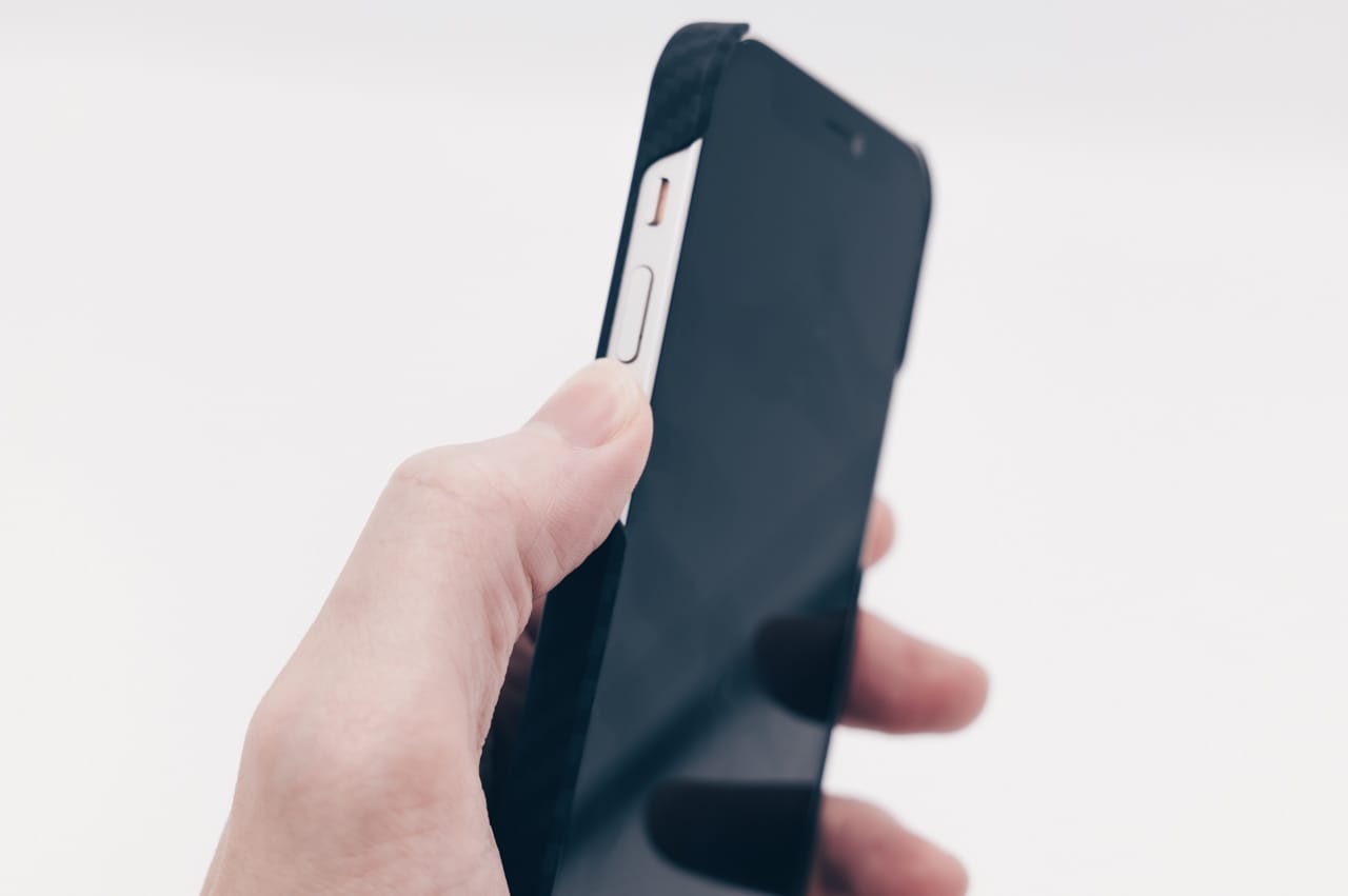 オープンなだけあって、操作性は裸iPhoneとほぼ変わらない