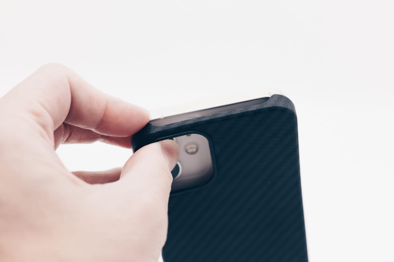 ケースの取り外しは少し苦労する