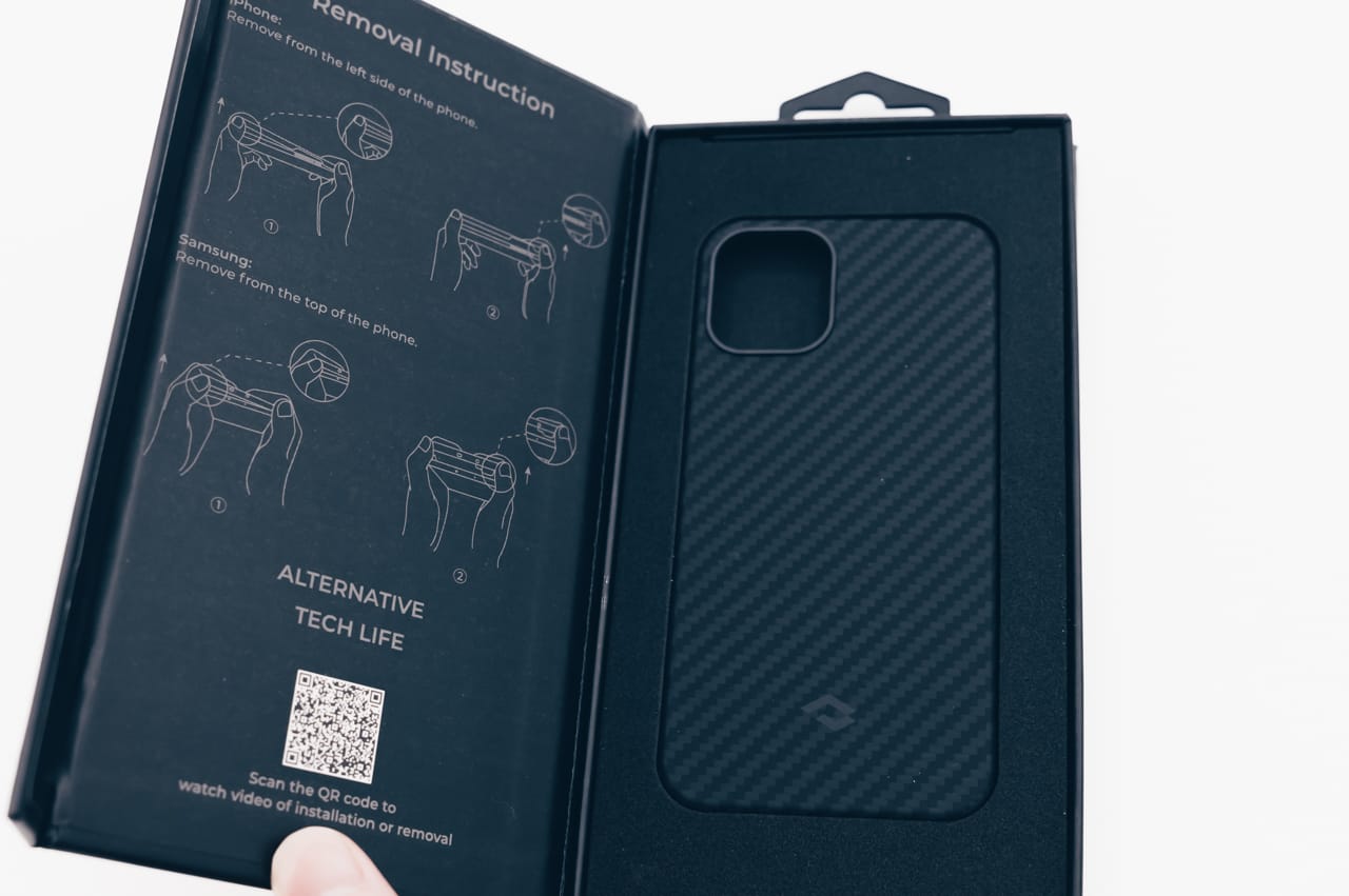 ケースがしっかりとクッションで保護されている