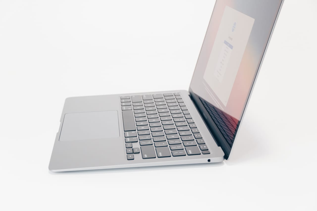 MacBookでできること10選|Web制作者が初心者向けに解説 18 macbookair can and cannot 1