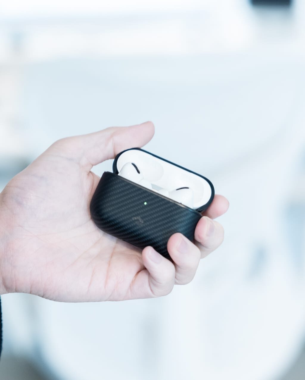 PITAKA MagEZ Case for AirPods Pro 2 レビュー／アラミド繊維を採用し、MagSafe対応したスタイリッシュなAirPods Pro保護ケース