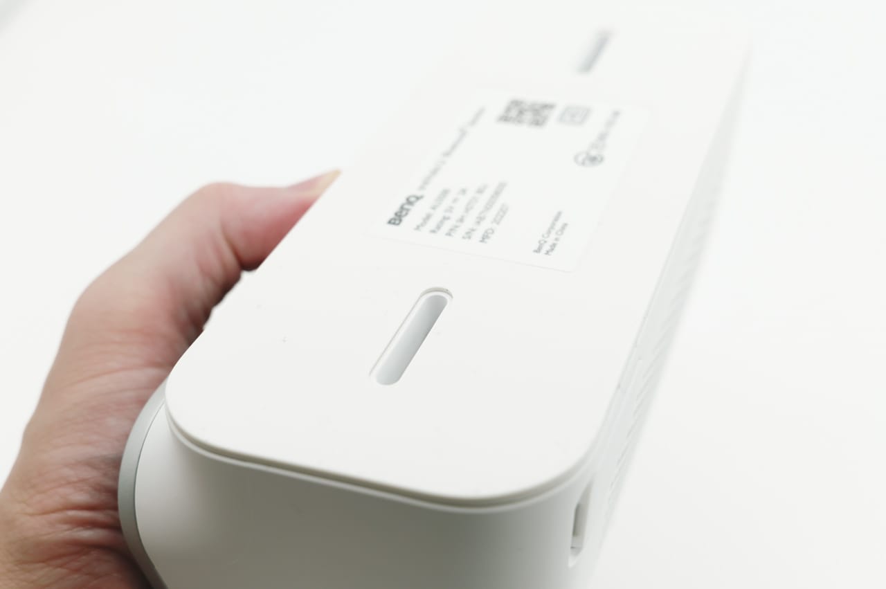 ラバー素材の素材が全面的に貼り付けられており、滑らないようになっている