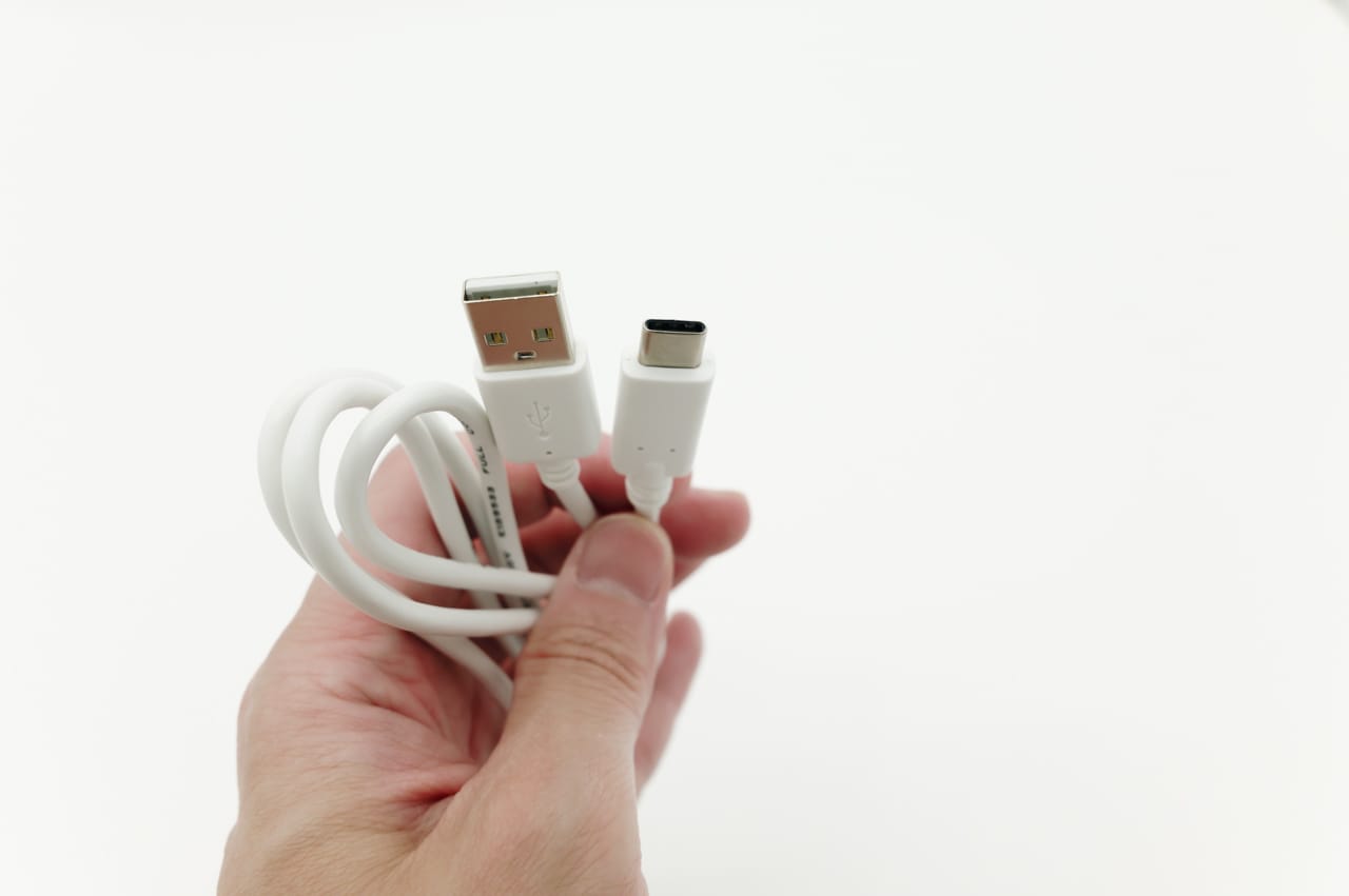 付属のUSB-A to Cケーブル