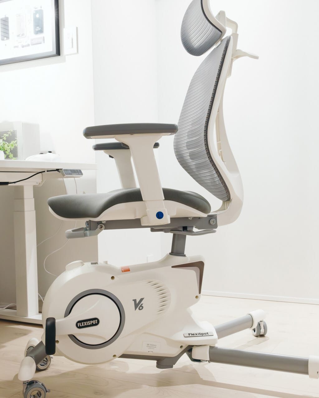 FlexiSpot V6 レビュー／フィットネスバイクとオフィスチェアが融合！？運動不足気味なデスクワーカーの救世主