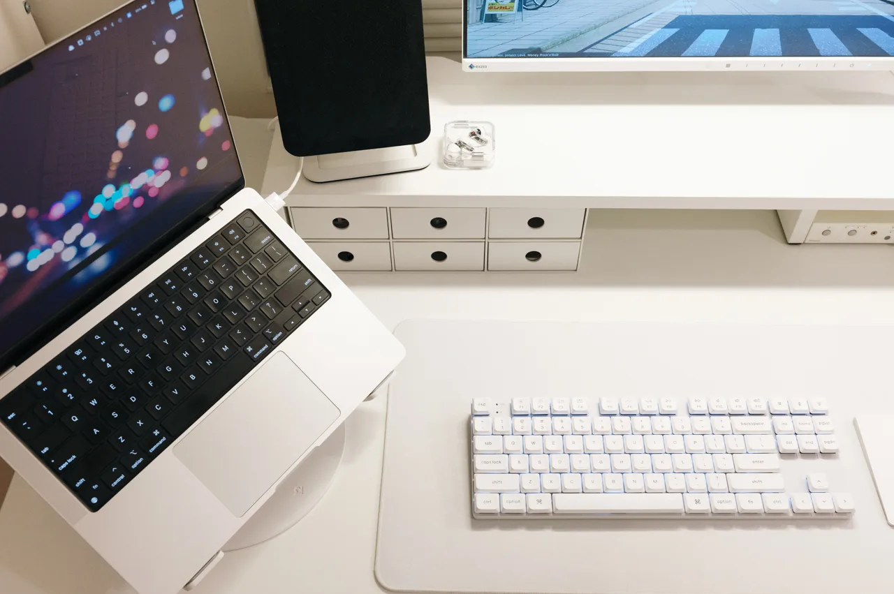 Twelve South Curve Flex マットホワイト