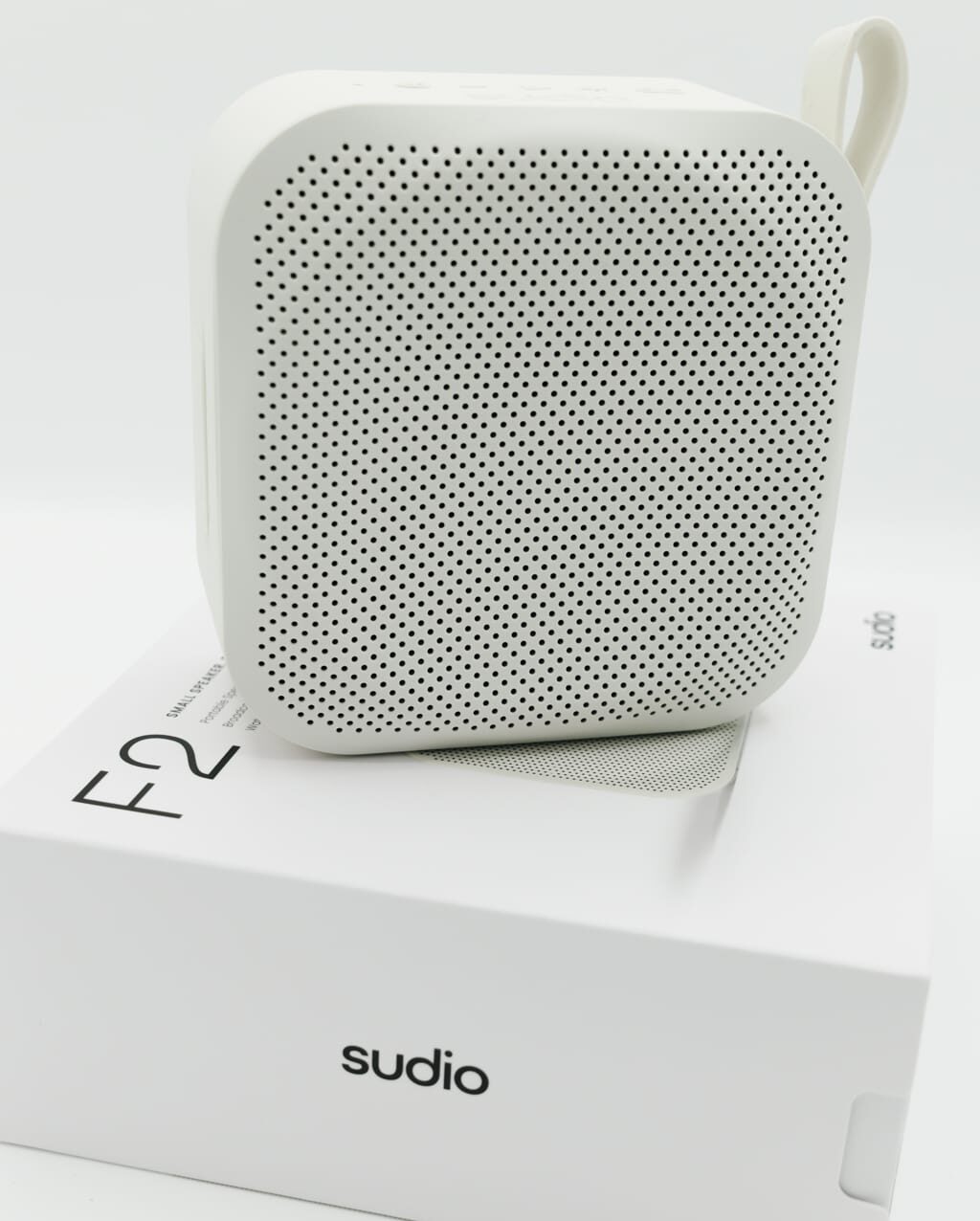 Sudio F2 レビュー／コンパクトなのにパワフルなサウンド。オシャレな北欧デザインを採用したポータブルスピーカー