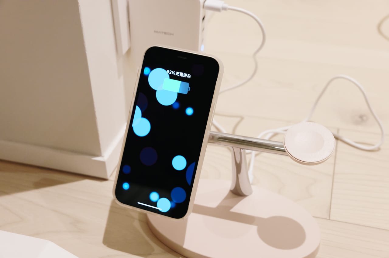 iPhoneを載せた様子