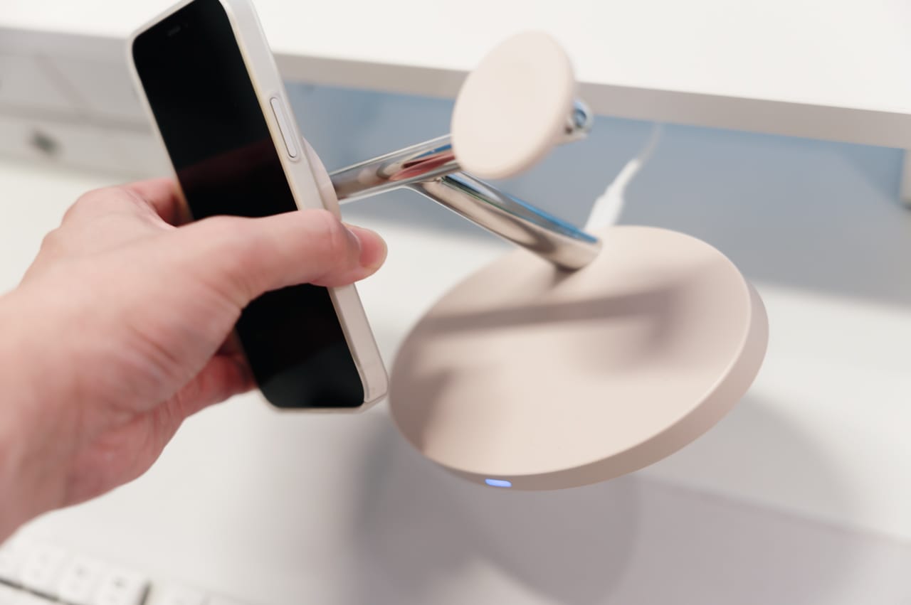 充電器本体が軽いので持ち上がっちゃう