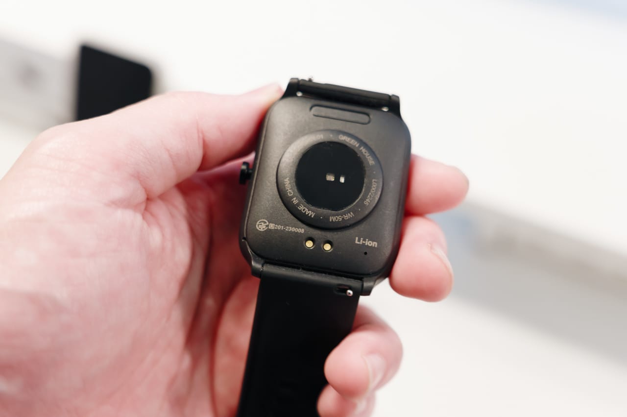 デバイスバンドの充電端子