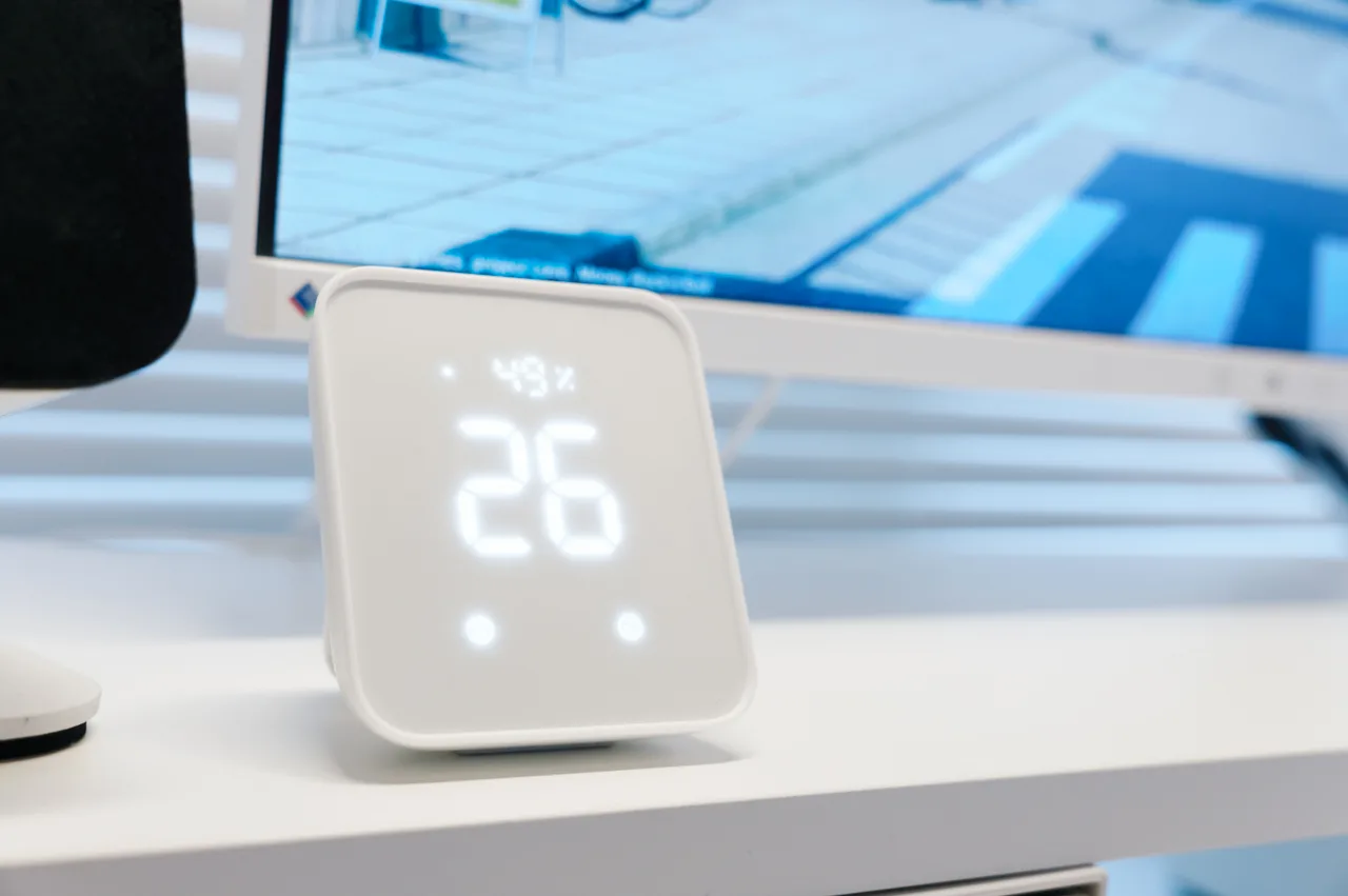 k931 SwitchBot スマートリモコン ハブ2　学習リモコン　温湿度計 SwitchBotハブ2をレビュー！4-in-1の温湿度計付きスマート