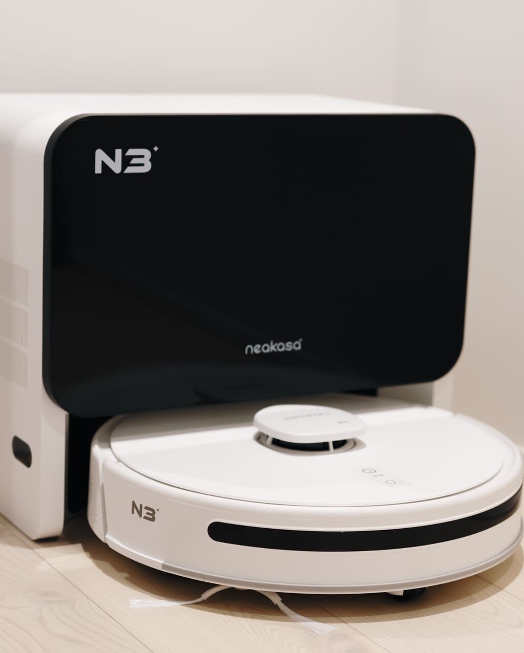 掃除と水拭きが同時にでき、強力な吸引力を誇るロボット掃除機／Neakasa N3 レビュー