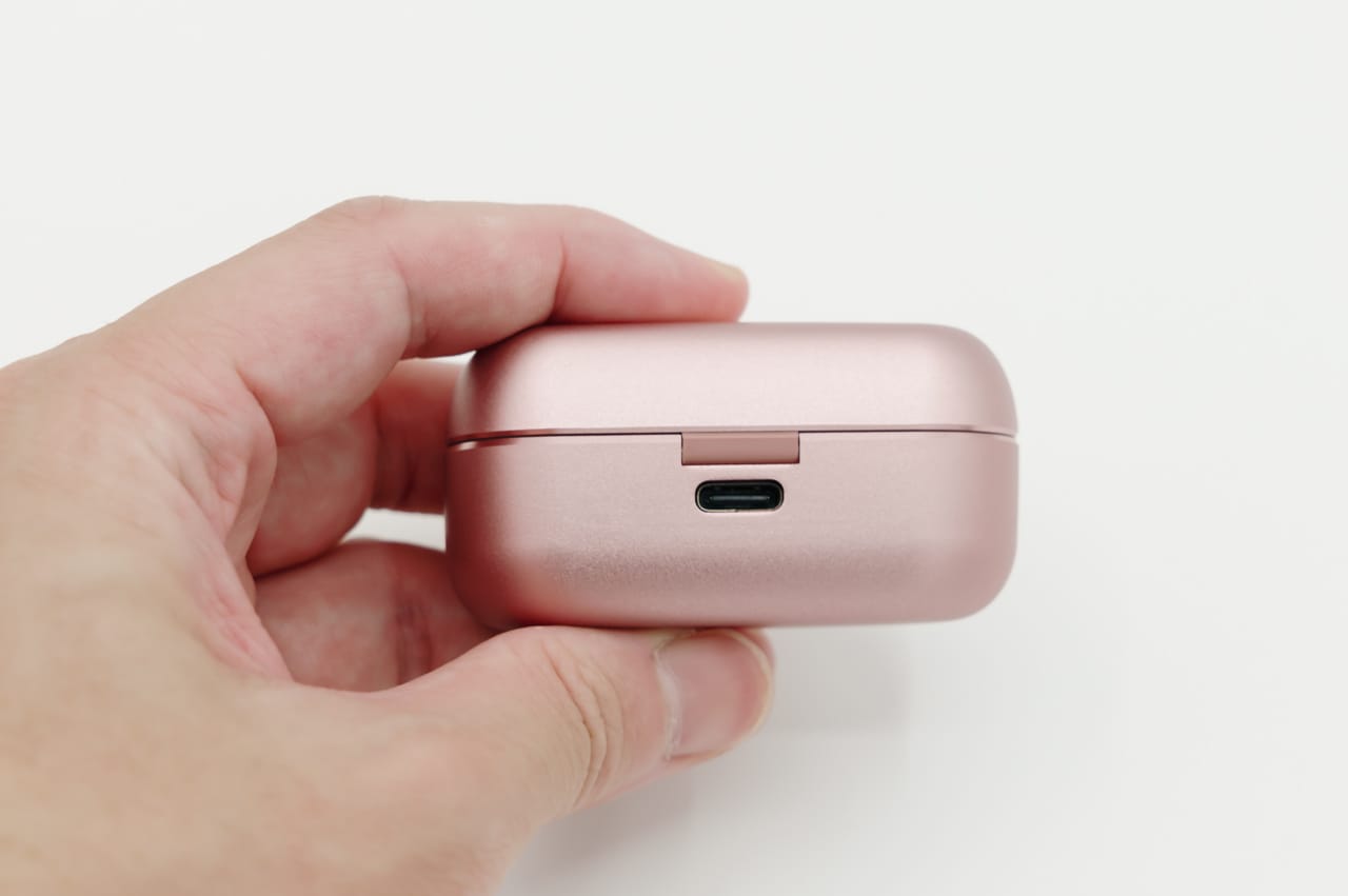 Tranya T6の充電ケース裏面