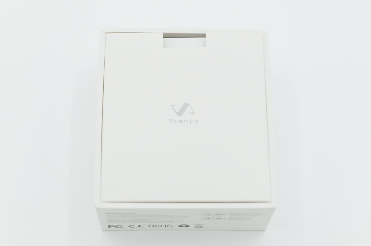 Tranya T6のパッケージを開封した様子