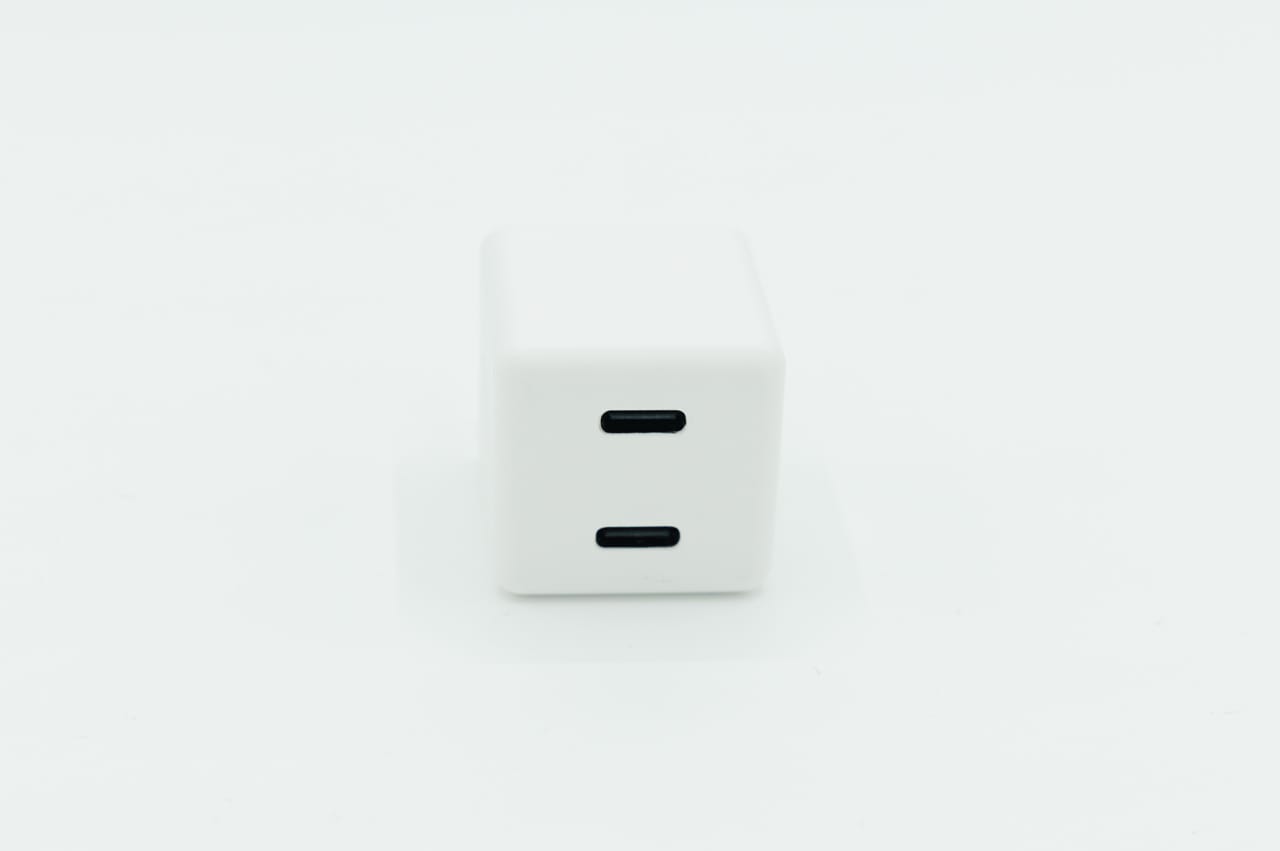 この大きさでUSB-Cが2ポートあるのは凄い