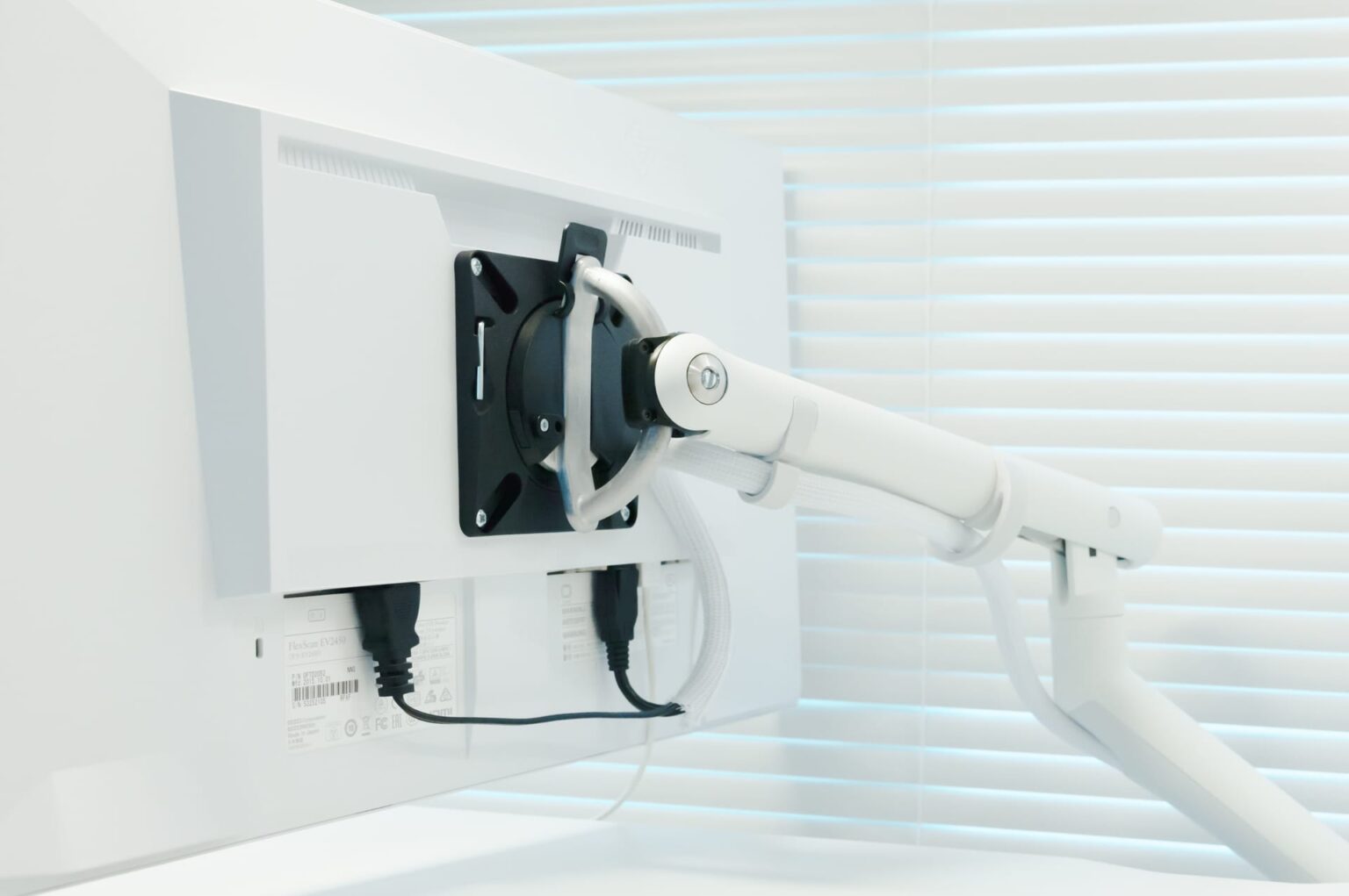 flo-monitor-arm-0-1536x1021.jpg