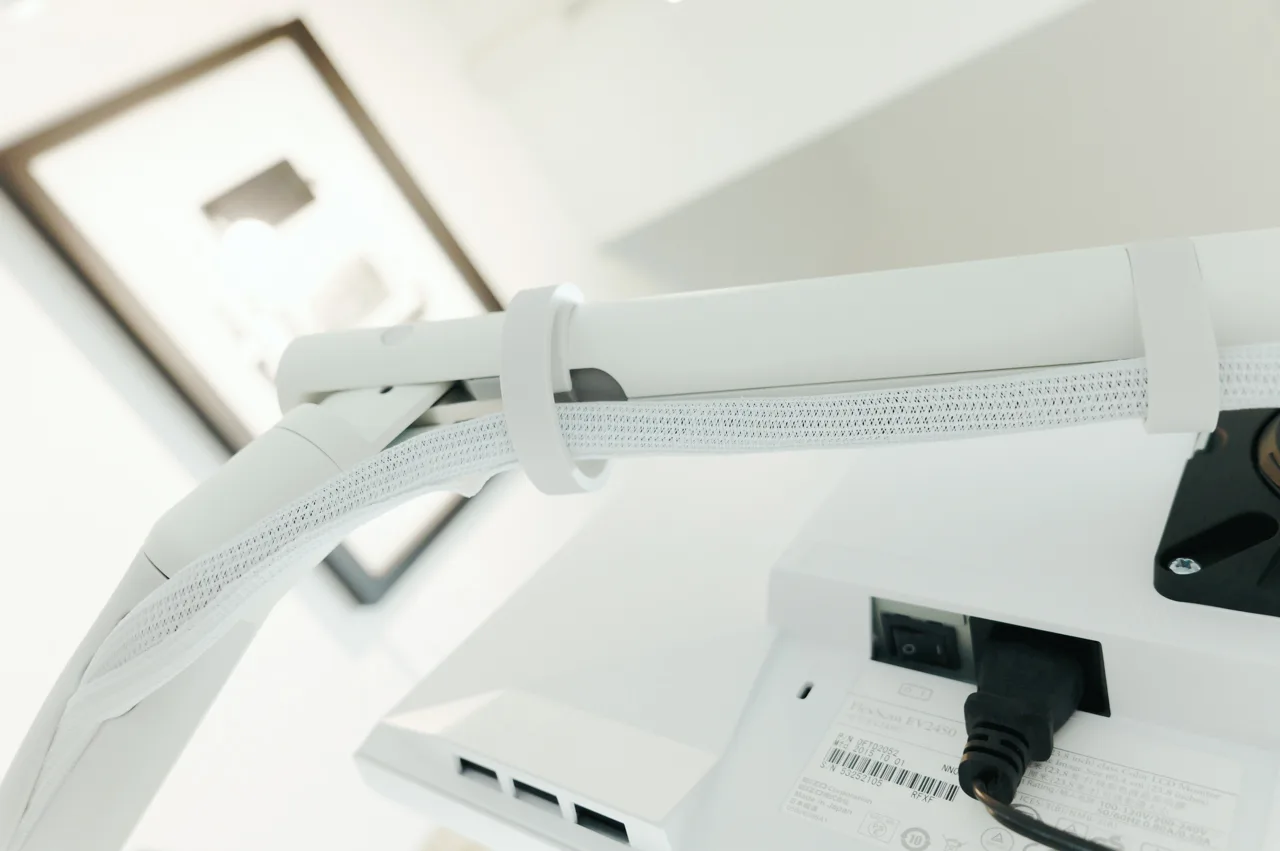 【あいざわ】ハーマンミラー　モニターアーム FLO　白　【綺麗】 ハーマンミラー Flo Monitor Arm レビュー／世界で最も美しい