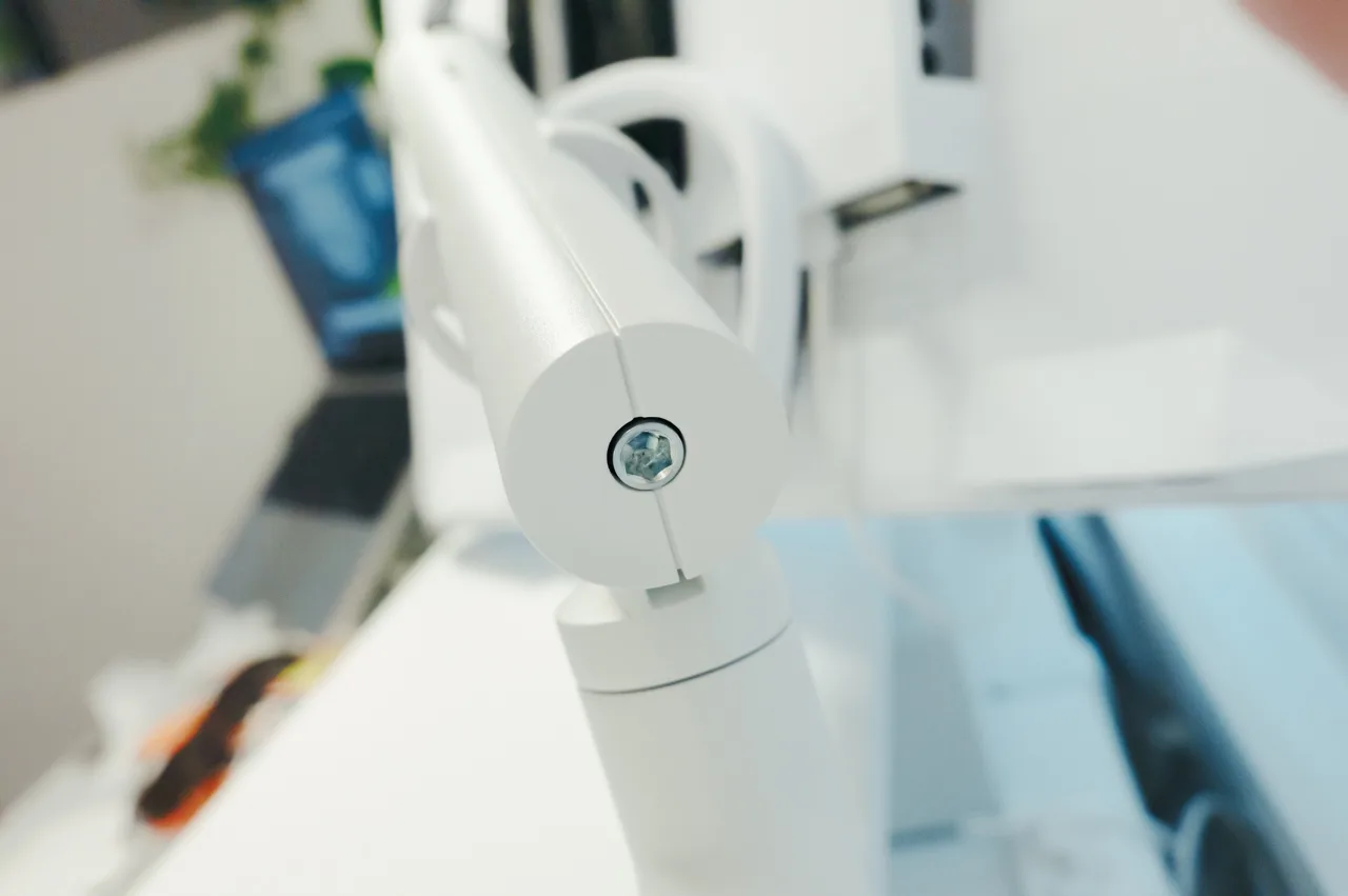 ハーマンミラー Flo Monitor Arm レビュー／世界で最も美しい