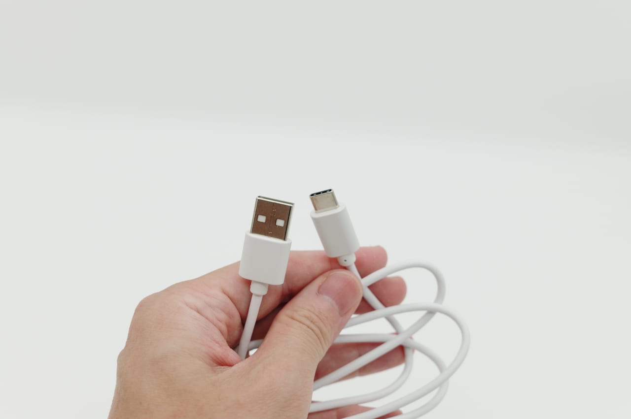充電する時に使うUSBケーブル
