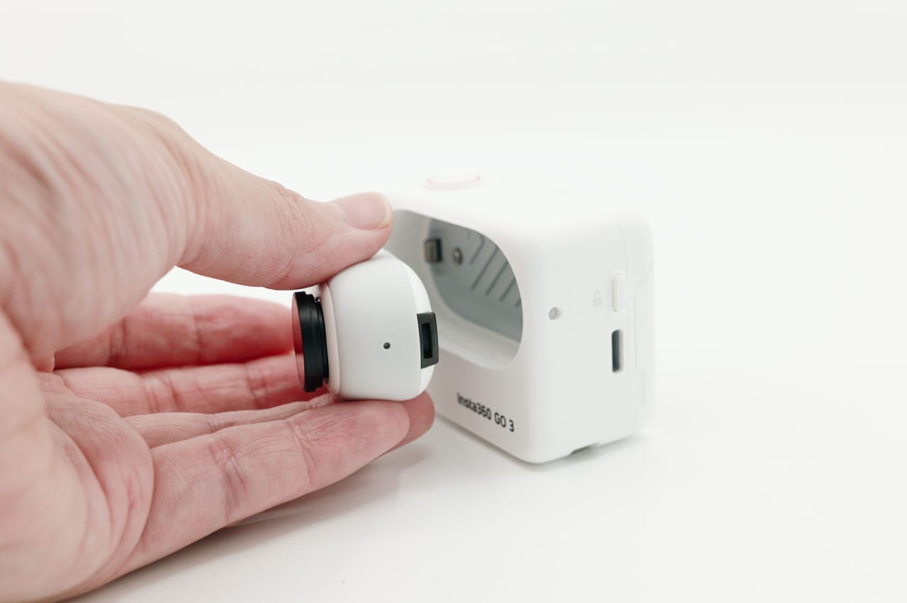 GO 3本体とアクションポッドは磁石とツメでしっかりと固定されている