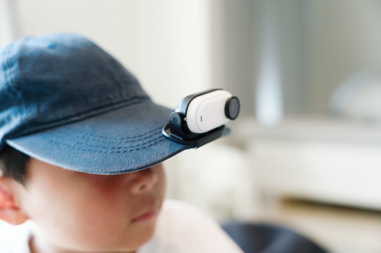 帽子などに着けると、目線の高さの映像が撮れる