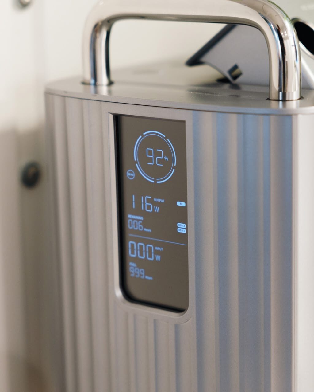 VOLTME Hako 600 レビュー／スタイリッシュなデザインと自動的に開くパネルのギミックが心惹かれるポータブル電源