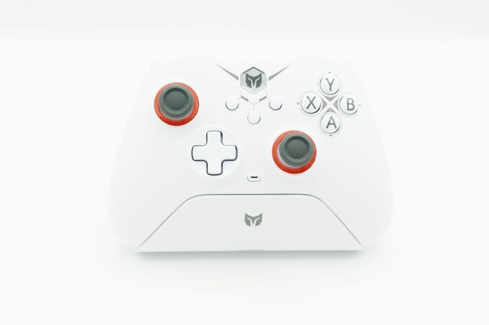 PCでもスイッチでも使える高性能なゲームパッド。充電スタンドもあり使いやすい／BIGBIG WON GALE レビュー